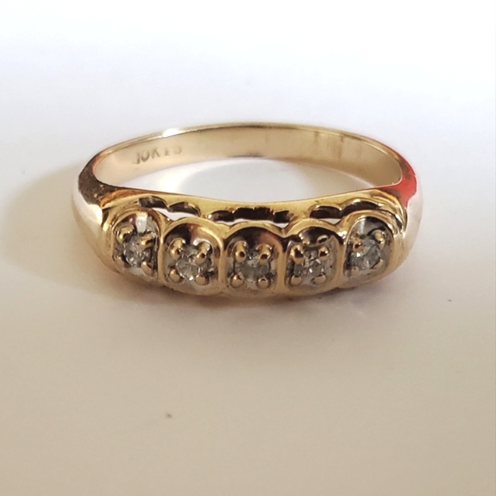 10k Gold Diamond Wedding Band Ring